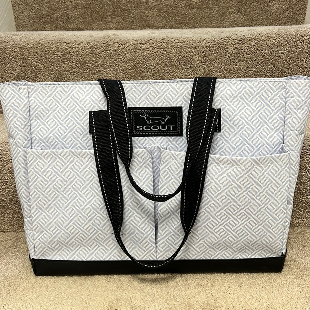 Scout Uptown Girl tote bag, light blue and white